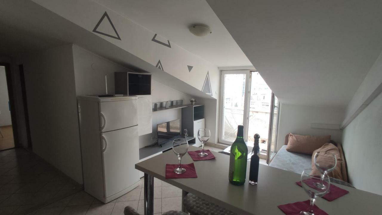 Small Northside Apartment Спліт Екстер'єр фото