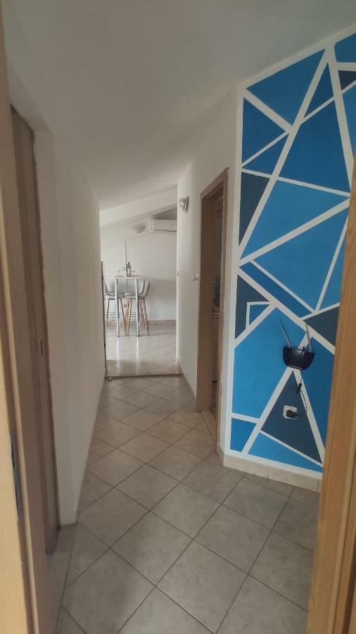 Small Northside Apartment Спліт Екстер'єр фото