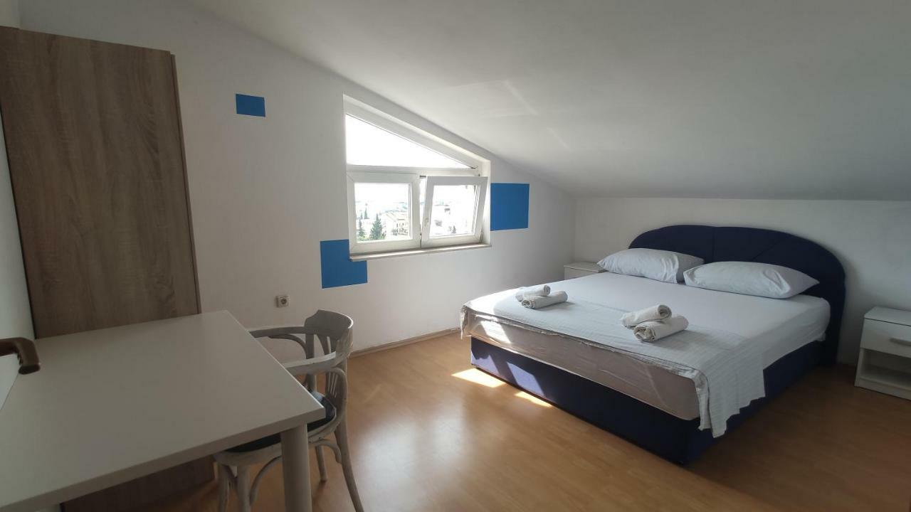 Small Northside Apartment Спліт Екстер'єр фото