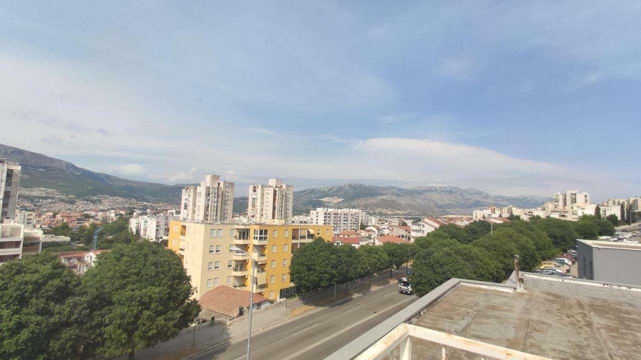Small Northside Apartment Спліт Екстер'єр фото